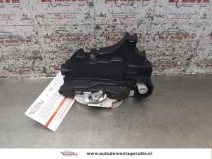 O167583 Gebruikte portierslot mechaniek 2deurs links Mitsubishi Colt