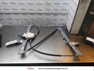 O167592 Gebruikte raammechaniek 2deurs links-voor Mitsubishi Colt