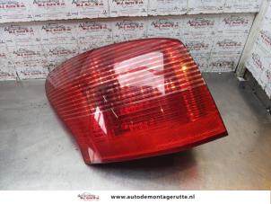 O167704 Gebruikte achterlicht links Peugeot 407