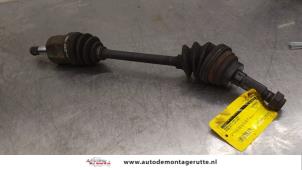 Gebruikte Aandrijfas links-voor Mazda MX-3 1.6i 16V Prijs op aanvraag aangeboden door Autodemontage M.J. Rutte B.V.