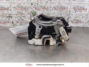O167708 Gebruikte portierslot mechaniek 4deurs links-achter Mitsubishi Lancer