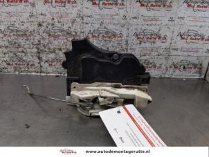 O167712 Gebruikte slotmechaniek portier 4deurs rechts-voor Mitsubishi Lancer