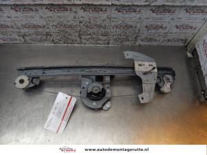 O167793 Gebruikte ruitmechaniek 2deurs links-voor Peugeot 107
