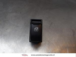 O167926 Gebruikte schakelaar elektrisch raam Chevrolet Spark
