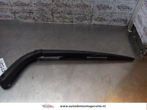 O167927 Gebruikte ruitenwisserarm achter Chevrolet Spark