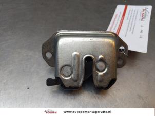 O167935 Gebruikte slotmechaniek achterklep Chevrolet Spark