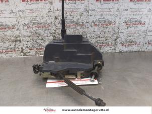 O167971 Gebruikte slotmechaniek portier 2deurs links Peugeot 307