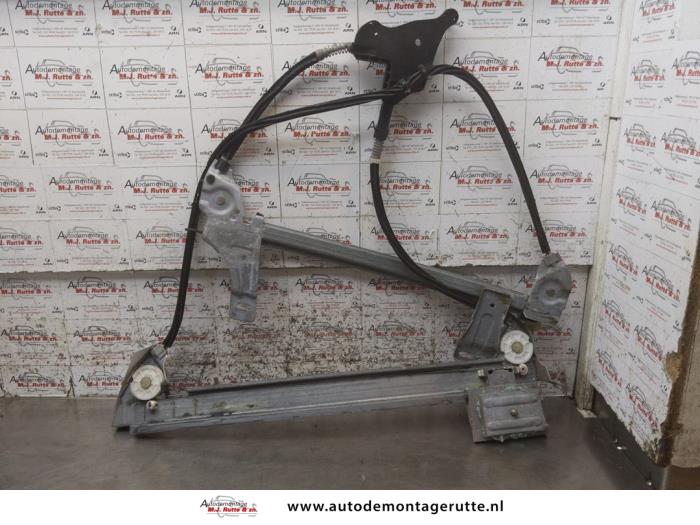 Gebruikte Raammechaniek 2Deurs rechts-voor Peugeot 307 O167972