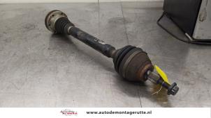 O168185 Gebruikte homokineetas links-voor Volkswagen Passat