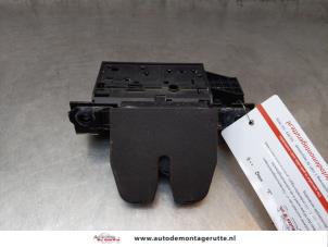O168188 Gebruikte slotmechaniek achterklep Opel Vectra