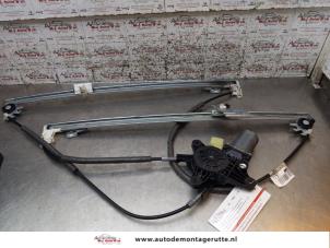 O168219 Gebruikte raammechaniek 2deurs links-voor Mercedes Vito