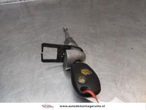O168281 Gebruikte portierslot cilinder links Renault Clio