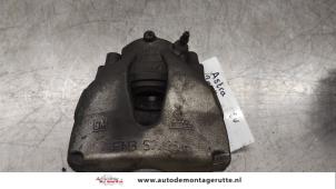 O168333 Gebruikte remklauw (tang) links-voor Opel Astra