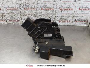 O168361 Gebruikte slotmechaniek portier 4deurs links-voor Ford Focus