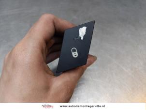 O168373 Gebruikte schakelaar centr. deurvergrendeling Citroen C4 Picasso