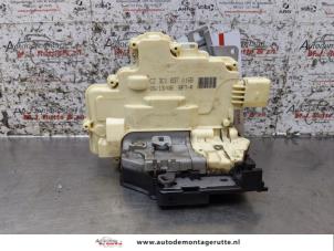 O168448 Gebruikte slotmechaniek portier 4deurs rechts-voor Volkswagen Passat