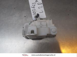 O168549 Gebruikte portierslot mechaniek 2deurs links Fiat 500