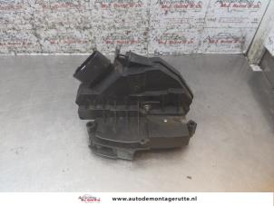 O168560 Gebruikte portierslot mechaniek 4deurs links-achter Ford Fiesta