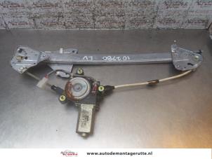 O168571 Gebruikte ruitmechaniek 4deurs links-voor Mazda Demio