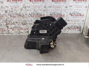 O168601 Gebruikte deurslot mechaniek 4deurs rechts-voor Ford Focus