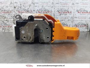 O168610 Gebruikte slotmechaniek portier 2deurs links Ford KA