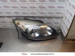 O168666 Gebruikte rechter koplamp Hyundai I30