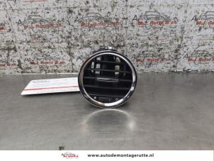 O168707 Gebruikte luchtrooster dashboard Fiat 500