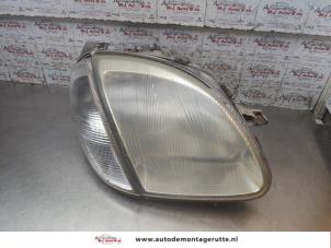 O168751 Gebruikte rechter koplamp Mercedes SLK