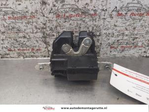 O168810 Gebruikte achterklep slotmechaniek Fiat Punto
