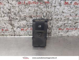 O168835 Gebruikte schakelaar elektrisch raam Opel Astra