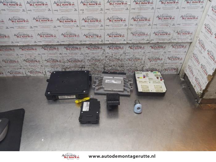 Gebruikte Contactslot + computer Renault ZOE O168937