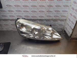 O168939 Gebruikte rechter koplamp Peugeot Expert