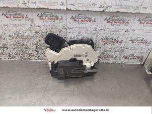 O168958 Gebruikte portierslot mechaniek 4deurs rechts-voor Seat Leon
