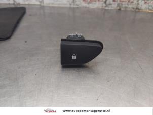 O169029 Gebruikte centrale deurvergrendeling schakelaar Renault ZOE