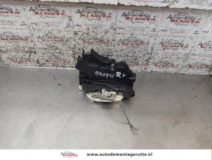 O169279 Gebruikte portierslot mechaniek 4deurs rechts-voor Mitsubishi Outlander