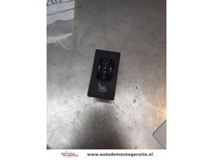 O169303 Gebruikte schakelaar stoelverwarming Citroen C5