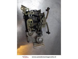 O169320 Gebruikte slotmechaniek portier 2deurs rechts Fiat Barchetta