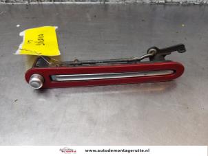 O169326 Gebruikte portiergreep 2deurs links Fiat Barchetta