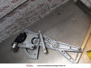 O169347 Gebruikte ruitmechaniek 2deurs links-voor Nissan Micra