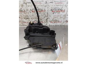O169421 Gebruikte slotmechaniek portier 4deurs rechts-voor Renault Scenic