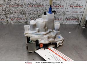 O169434 Gebruikte slotmechaniek portier 2deurs links Fiat Doblo