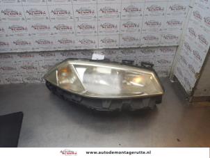 O169520 Gebruikte rechter koplamp Renault Megane