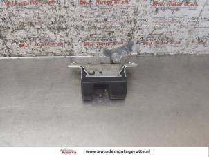 O169546 Gebruikte achterklep slotmechaniek Opel Astra