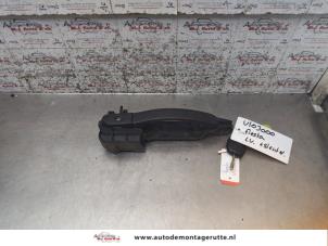 O169626 Gebruikte portiergreep 2deurs links Ford Fiesta