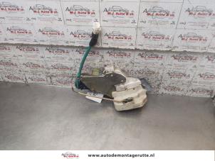 O169650 Gebruikte slotmechaniek portier 4deurs links-achter Opel Agila