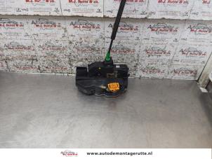 O169780 Gebruikte slotmechaniek portier 4deurs rechts-achter Chevrolet Aveo