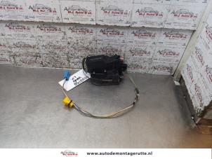 O169809 Gebruikte slotmechaniek portier 4deurs links-voor Mercedes Vaneo