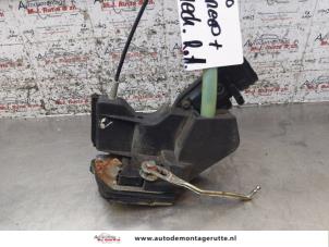 O169863 Gebruikte deurslot mechaniek 4deurs rechts-achter Toyota Landcruiser