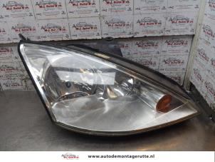 O169889 Gebruikte rechter koplamp Ford Focus
