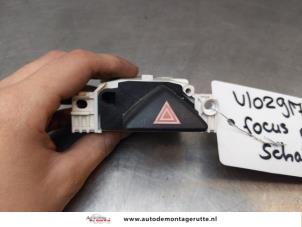 O170014 Gebruikte paniekverlichtings schakelaar Ford Focus